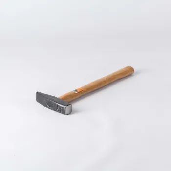 Изображение товара Молоток строительный 400 гр с деревянной рукояткой для ремонтов и работы Изображение товара Молоток строительный 400 гр с деревянной рукояткой для ремонтов и работы