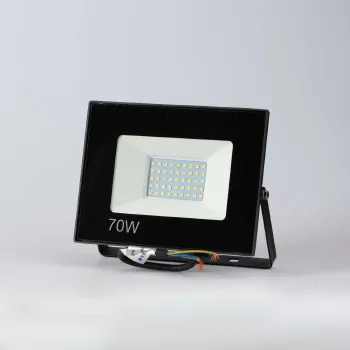 Изображение товара Уличный светодиодный прожектор 70Вт IP65 холодный белый свет Изображение товара Уличный светодиодный прожектор 70Вт IP65 холодный белый свет