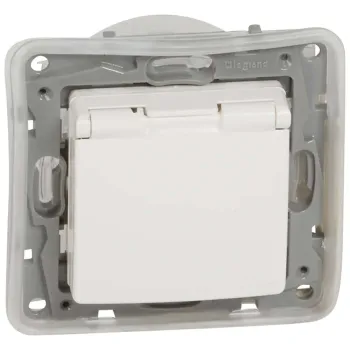 Изображение товара Механизм розетки с заземлением и крышкой Legrand Etika 1-местный IP44 Изображение товара Механизм розетки с заземлением и крышкой Legrand Etika 1-местный IP44