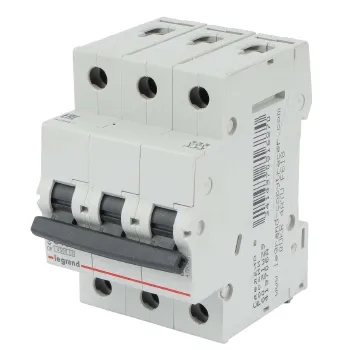 Изображение товара Автоматический выключатель Legrand RX3 3П 10A 4.5kA для электросетей Изображение товара Автоматический выключатель Legrand RX3 3П 10A 4.5kA для электросетей