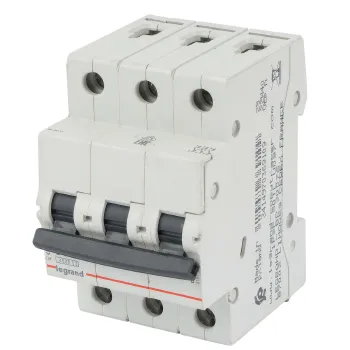 Изображение товара Выключатель автоматический трехполюсный Legrand RX3 40А 4.5кА для защиты цепей Изображение товара Выключатель автоматический трехполюсный Legrand RX3 40А 4.5кА для защиты цепей