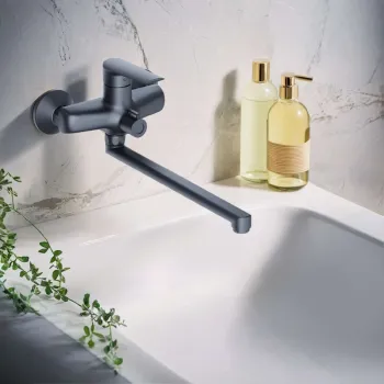 Изображение товара Смеситель для ванны Esko BRS31B черный с длинным изливом и душевой лейкой Изображение товара Смеситель для ванны Esko BRS31B черный с длинным изливом и душевой лейкой