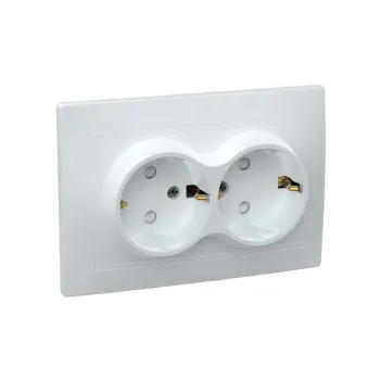 Изображение товара Розетка двухместная с заземлением шторками Кварта IEK IP20 белая Изображение товара Розетка двухместная с заземлением шторками Кварта IEK IP20 белая